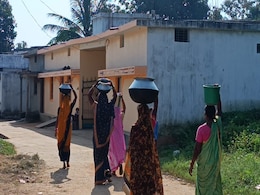 Gariaband : ग्राम पंचायत और प्रशासन से हारकर गांव वालों ने खुद ही की पानी की व्यवस्था, 4 महीने से थे परेशान Gariaband : ग्राम पंचायत और प्रशासन से हारकर गांव वालों ने खुद ही की पानी की व्यवस्था, 4 महीने से थे परेशान