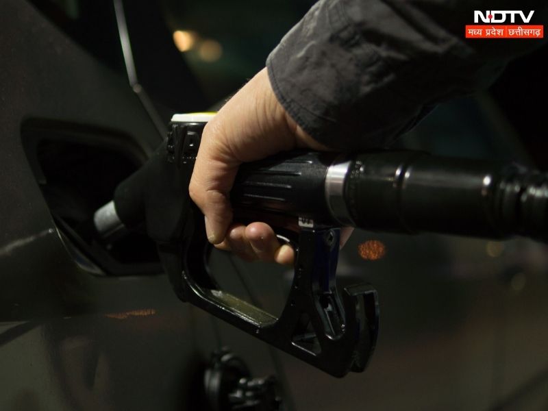Petrol-Diesel Price: मध्य प्रदेश में पेट्रोल-डीजल के दाम में गिरावट, यहां जानें छत्तीसगढ़ में क्या है फ्यूल की कीमत?