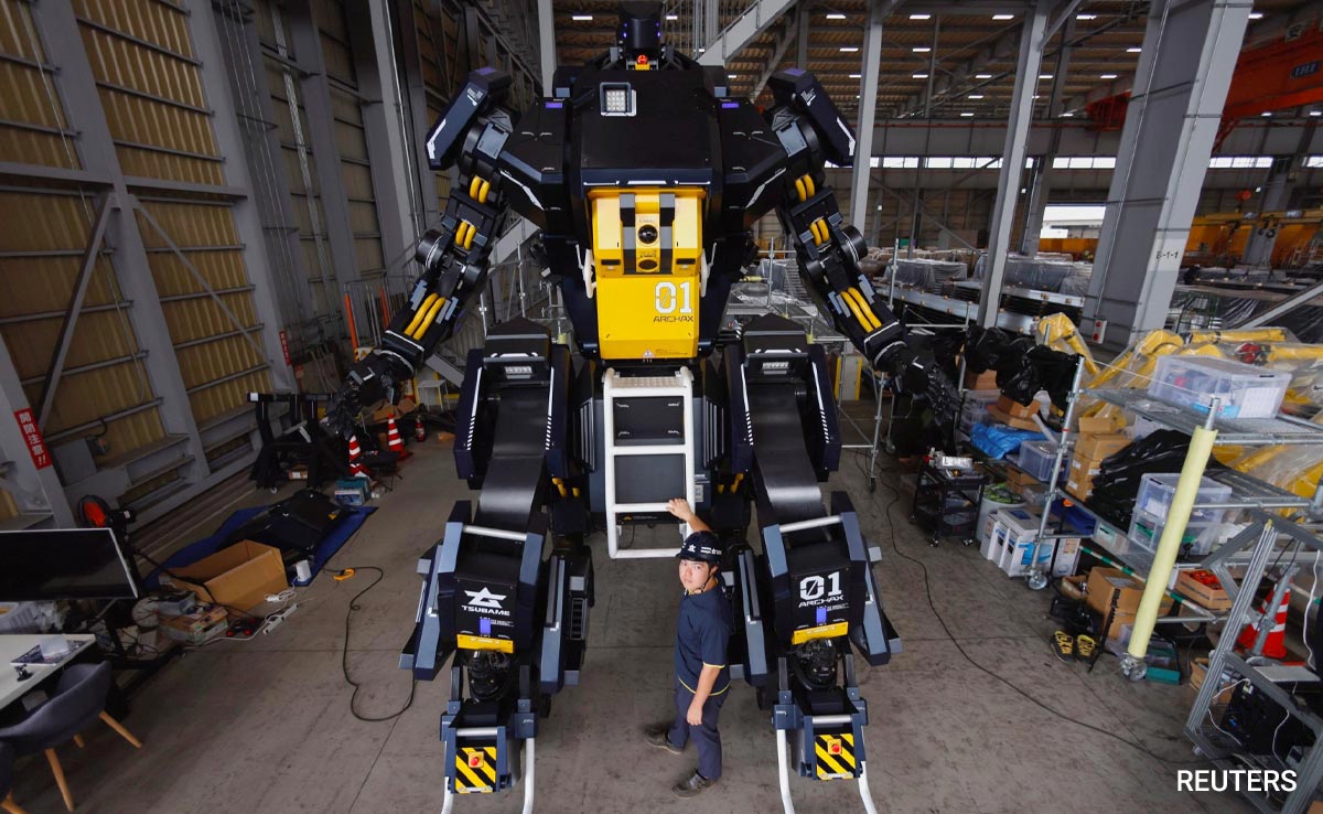 In Pics: 14.8 Feet Anime-Like Robot Made By Japanese Startup. It Costs...