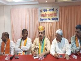 पार्टी के फैसले पर आया हूं,  पार्टी कहेगी तो वापस लौट जाऊंगा... चित्तौड़गढ़ में विरोध के बीच बोले नरपत सिंह राजवी पार्टी के फैसले पर आया हूं,  पार्टी कहेगी तो वापस लौट जाऊंगा... चित्तौड़गढ़ में विरोध के बीच बोले नरपत सिंह राजवी