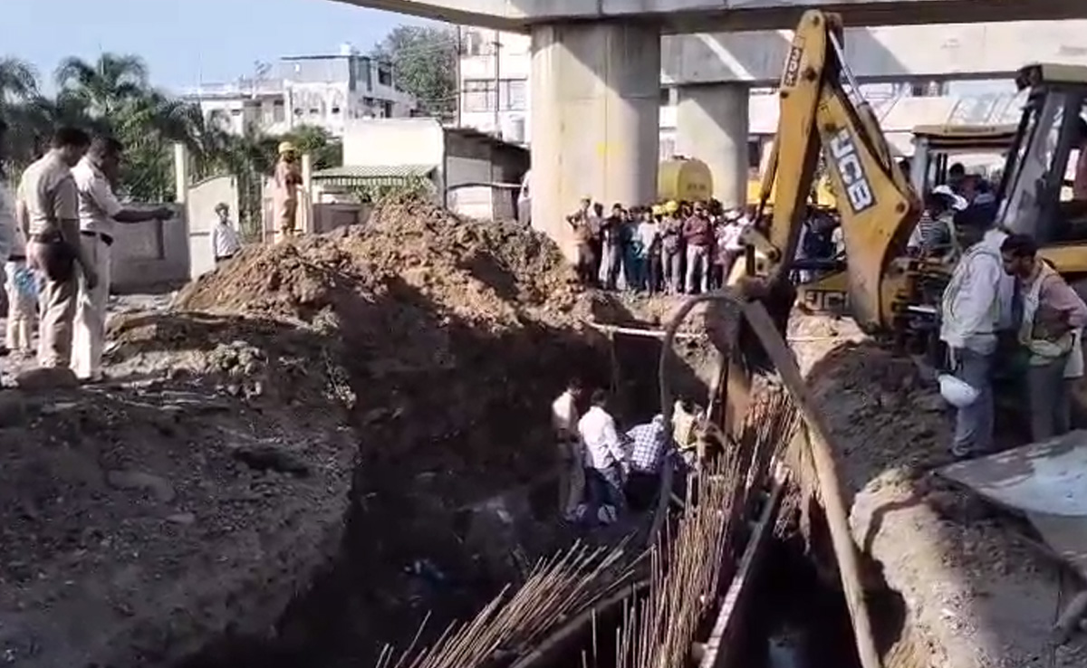 Jabalpur: फ्लाईओवर का मलवा गिरने से एक मजदूर की मौत, तीन की हालत नाजुक