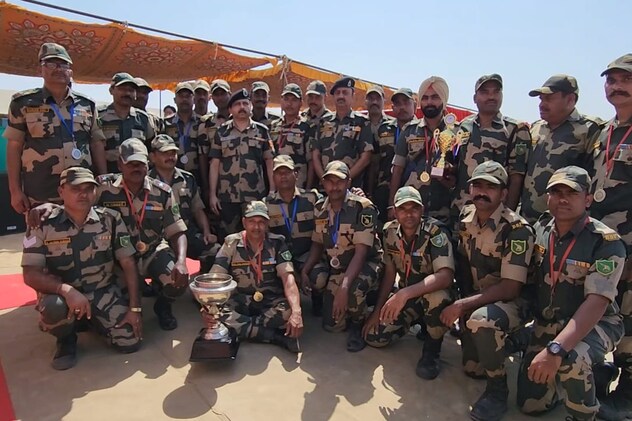 समापन समारोह में पुरुस्कार वितरण समापन समारोह में पुरुस्कार वितरण