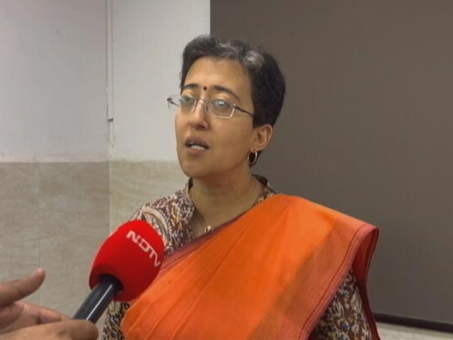 GNCTD एक्ट के बाद सरकार के आदेश नहीं सुनते अफसर : दिल्ली मंत्री आतिशी