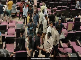 इस फिल्म का ट्रेलर देख फैंस ने तोड़ डाली सिनेमा हॉल की सारी सीटें, वीडियो देख आप भी कहेंगे- पिक्चर अभी बाकी है मेरे दोस्त इस फिल्म का ट्रेलर देख फैंस ने तोड़ डाली सिनेमा हॉल की सारी सीटें, वीडियो देख आप भी कहेंगे- पिक्चर अभी बाकी है मेरे दोस्त