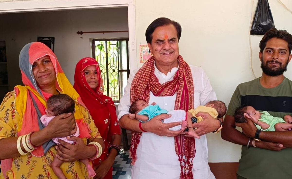 राजस्थान में चुनाव के बीच एक साथ 4 बच्चों को जन्म देने वाली महिला के घर पहुंचे बीजेपी सांसद, जानिए वजह