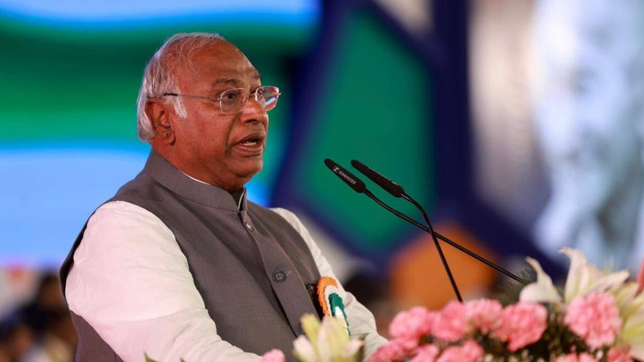 लाल डायरी में क्या लिखा है?, खरगे ने जनसभा में पढ़कर सुनाया