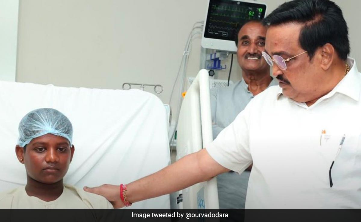 Teen Clings To Ganpati Idol After Being Swept Away In High Tide, Survives