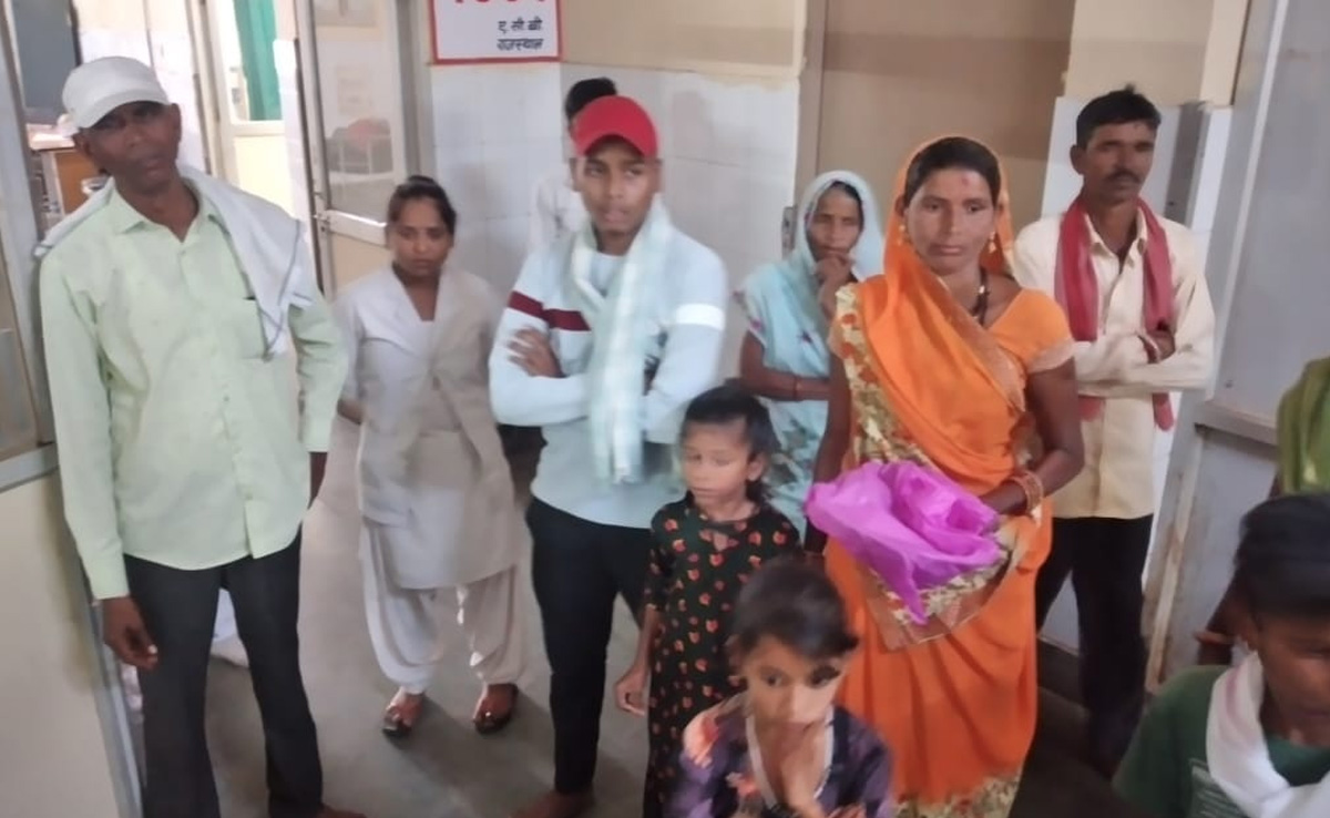 ढोल-नगाड़ों के साथ मृतक की आत्मा लेने ट्रॉमा सेंटर पहुंचा परिवार, हॉस्पिटल में मचा हड़कंप