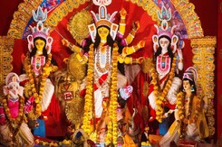 देवास में नवरात्रि की धूम, सजकर तैयार हुआ मां दुर्गा का दरबार देवास में नवरात्रि की धूम, सजकर तैयार हुआ मां दुर्गा का दरबार