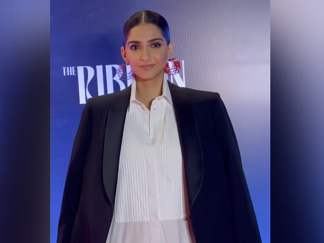 सोनम कपूर के नए लुक ने फैन्स को किया हैरान, यकीन नहीं तो खुद देख लीजिए वीडियो