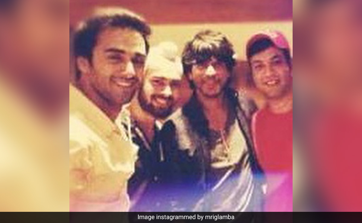 The Shah Rukh Khan-<i>Fukrey</i> Pic We Didn't Know We Needed. See "Major Throwback"