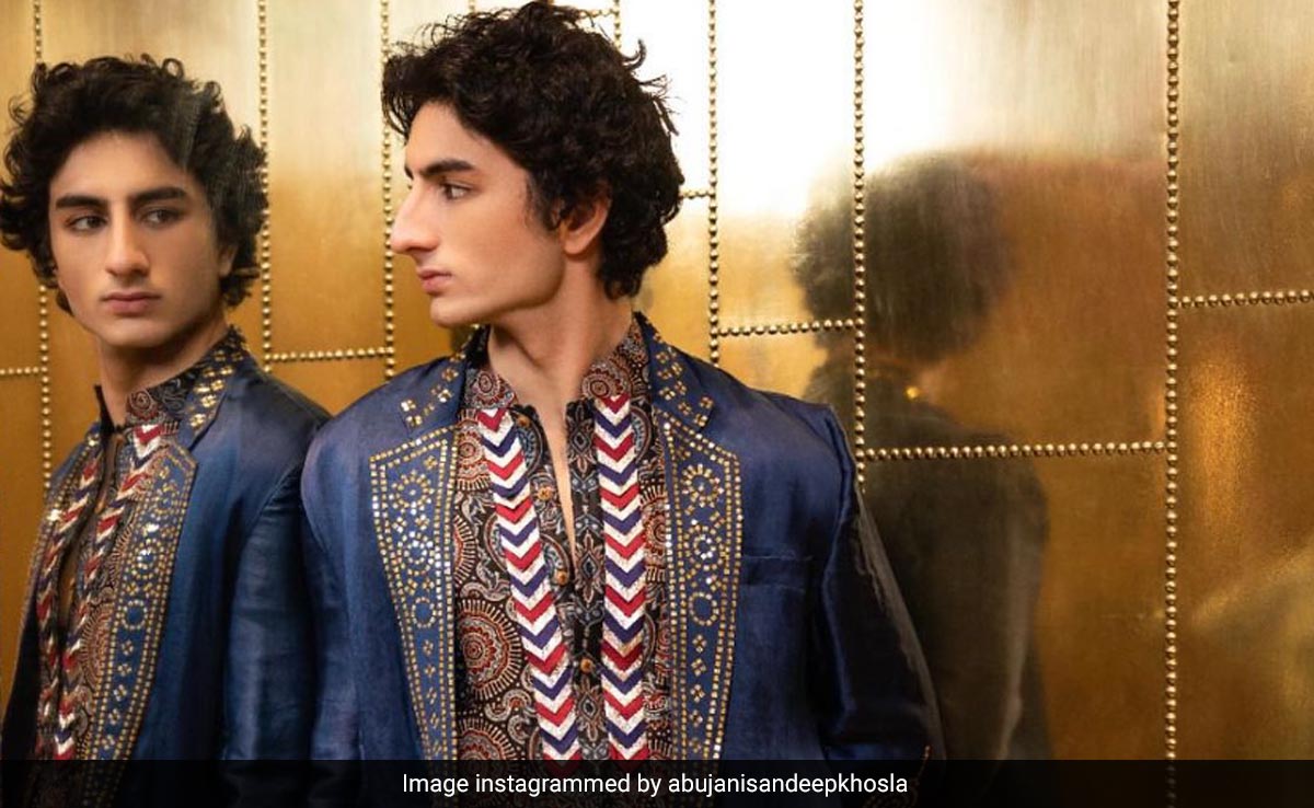 Ibrahim Ali Khan Is True Blue Pataudi Royalty In An Abu Jani - Sandeep Khosla Patterned Suit