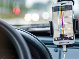 गुगल मॅप, डोक्याला ताप! पर्यटकांची सुसाट कार थेट तलावात शिरली, अन्...