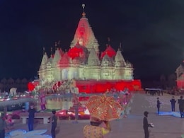 मंदिर में प्रवेश करने से पहले इन नियमों का रखें ध्यान, बनी रहेगी भगवान की कृपा मंदिर में प्रवेश करने से पहले इन नियमों का रखें ध्यान, बनी रहेगी भगवान की कृपा