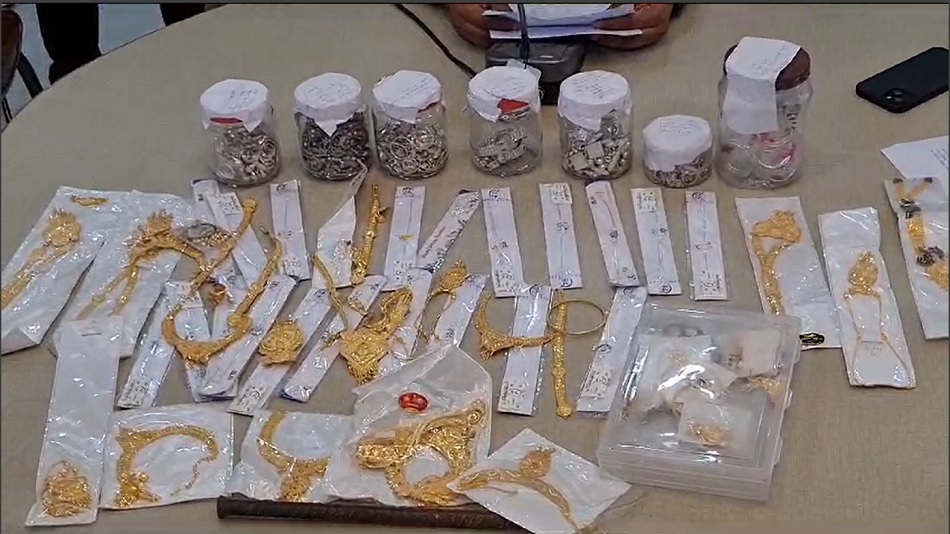 Chhattisgarh News : ज्वेलरी की दुकान में चोरी करने वाले 3 आरोपी 4 दिन बाद गिरफ्तार, पुलिस ने कब्जे में लिया जेवरात