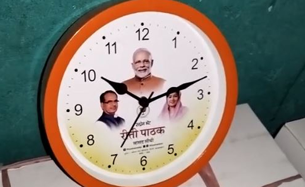 MP Election: सीधी सांसद के कॉलेज में रखे कंबल और दीवार घड़ियां सीज, जमोड़ी से भी बरामद हुईं 57 घड़ियां