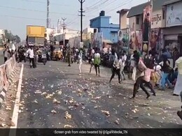 इस सुपरस्टार की फिल्म हुई रिलीज तो फैन्स के कारण हुआ ट्रैफिक जाम, बीच सड़क किया कुछ ऐसा कि मच गया कोहराम इस सुपरस्टार की फिल्म हुई रिलीज तो फैन्स के कारण हुआ ट्रैफिक जाम, बीच सड़क किया कुछ ऐसा कि मच गया कोहराम