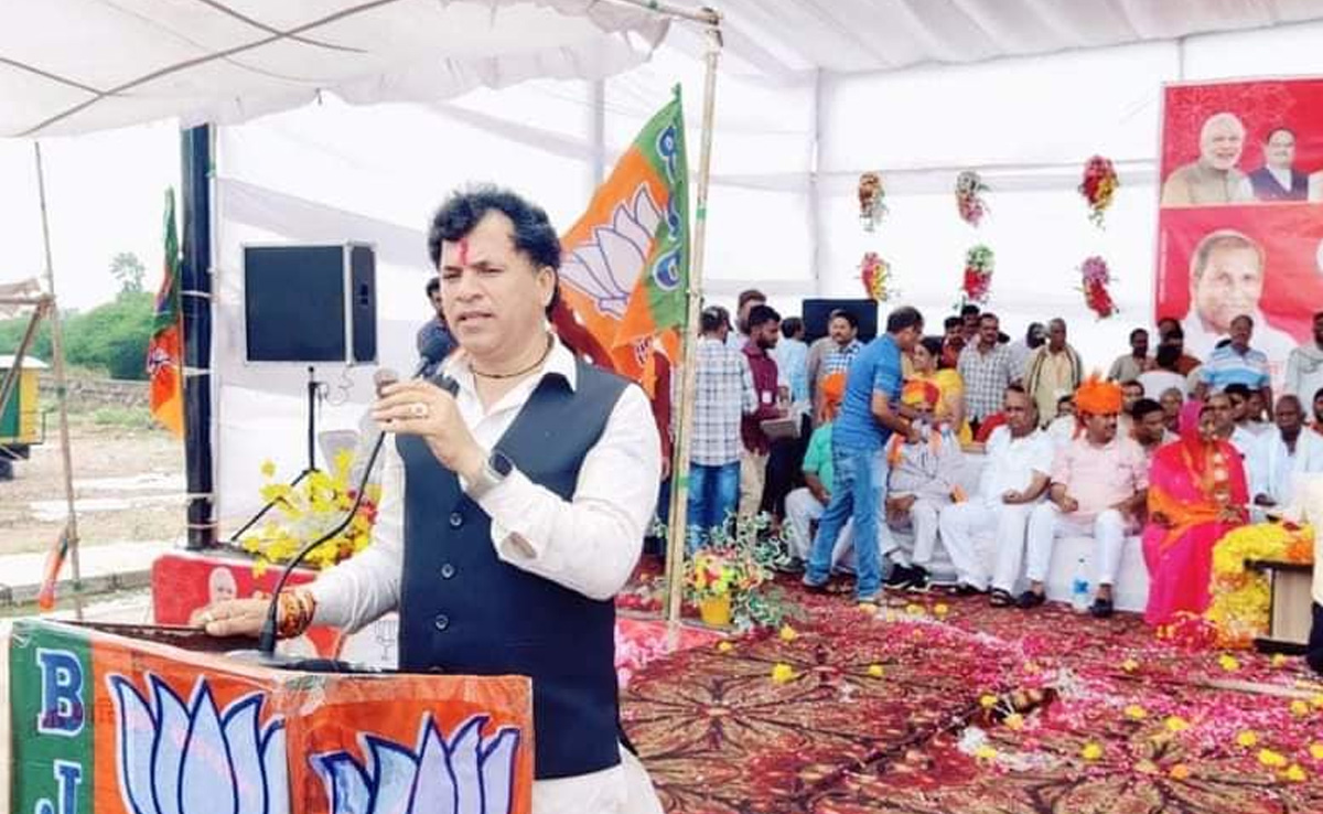 'चुनाव आया तो CM गहलोत को गाय, गोबर याद आया', कांग्रेस की गारंटियों पर केंद्रीय मंत्री का तंज