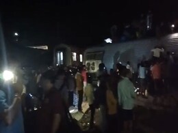बिहार के बक्सर में नॉर्थ ईस्ट एक्सप्रेस हुई बेपटरी, चार की मौत; करीब 80 यात्री घायल बिहार के बक्सर में नॉर्थ ईस्ट एक्सप्रेस हुई बेपटरी, चार की मौत; करीब 80 यात्री घायल