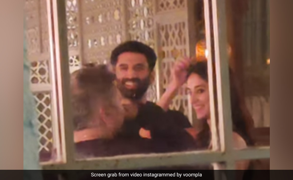 आदित्य रॉय कपूर और अन्नया पांडे का रिश्ता कंफर्म? लेटेस्ट वीडियो कंधे में सिर, हाथों में हाथ लिए आए नजर, लोगों ने दिया रिएक्शन