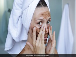 ज्यादा स्क्रब करने पर खराब हो सकती है त्वचा, जानिए हफ्ते में कितनी बार चेहरे को करना चाहिए Scrub  ज्यादा स्क्रब करने पर खराब हो सकती है त्वचा, जानिए हफ्ते में कितनी बार चेहरे को करना चाहिए Scrub