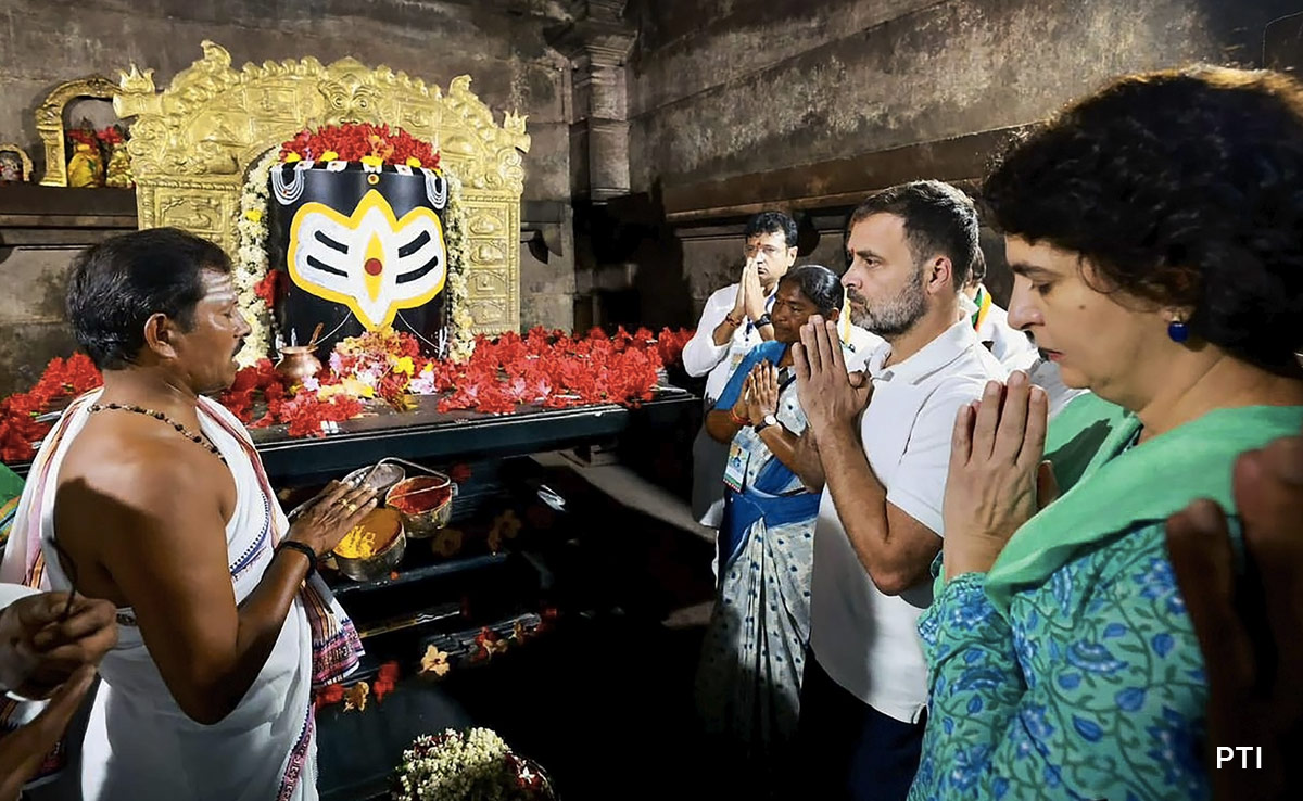 Rahul Gandhi, Priyanka Gandhi Offer Prayers At Ramappa Temple In Telangana