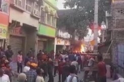 बेगूसराय : विसर्जन जुलूस के दौरान जमकर बवाल, पुलिस ने लाठीचार्ज कर कराया शांत बेगूसराय : विसर्जन जुलूस के दौरान जमकर बवाल, पुलिस ने लाठीचार्ज कर कराया शांत