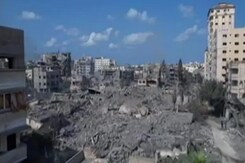 हमले के बाद पूरी गाजा पट्टी पर इजरायल की घेराबंदी, खाना-पानी, फ्यूल-गैस और बिजली सप्लाई की बंद हमले के बाद पूरी गाजा पट्टी पर इजरायल की घेराबंदी, खाना-पानी, फ्यूल-गैस और बिजली सप्लाई की बंद