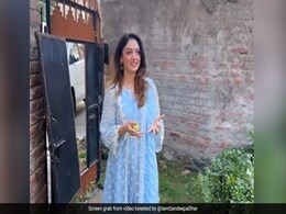 श्रीनगर छोड़कर भागने को मजबूर हुई थीं 'दबंग' की ये एक्ट्रेस, 30 साल बाद पहुंचीं पुराने घर तो हुईं इमोशनल  श्रीनगर छोड़कर भागने को मजबूर हुई थीं 'दबंग' की ये एक्ट्रेस, 30 साल बाद पहुंचीं पुराने घर तो हुईं इमोशनल