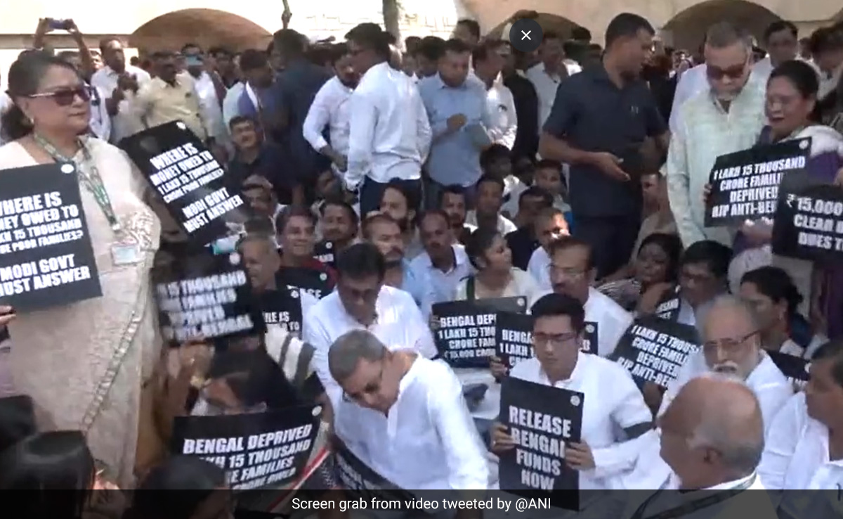 Trinamool Workers Hold Protest At Rajghat Seeking Funds For Schemes