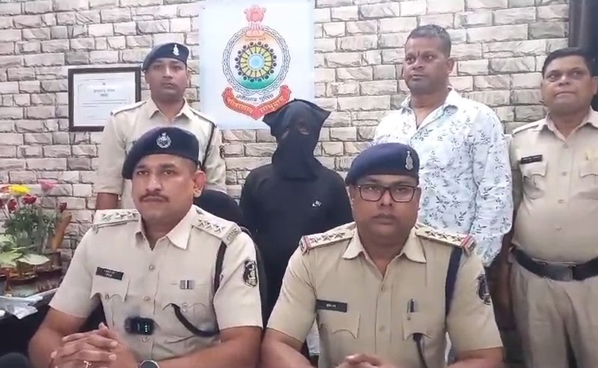 Raigarh बहुचर्चित एक्सिस बैंक डकैती मामला: शेरघाटी गैंग का कुख्यात डकैत गिरफ्तार, हथियार भी जब्त