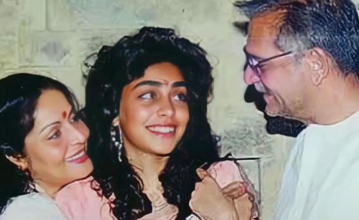 एक गलतफहमी ने कर दिया था Rakhi Gulzar का घर बर्बाद, अब अकेले यहां गुजार रही हैं जिदगी!