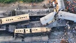 Andhra Pradesh Train Accident: आंध्र प्रदेश ट्रेन हादसे में अभी तक 13 की मौत, 50 यात्री घायल, 4 बजे तक पूरा होगा ट्रैक बहाली का काम