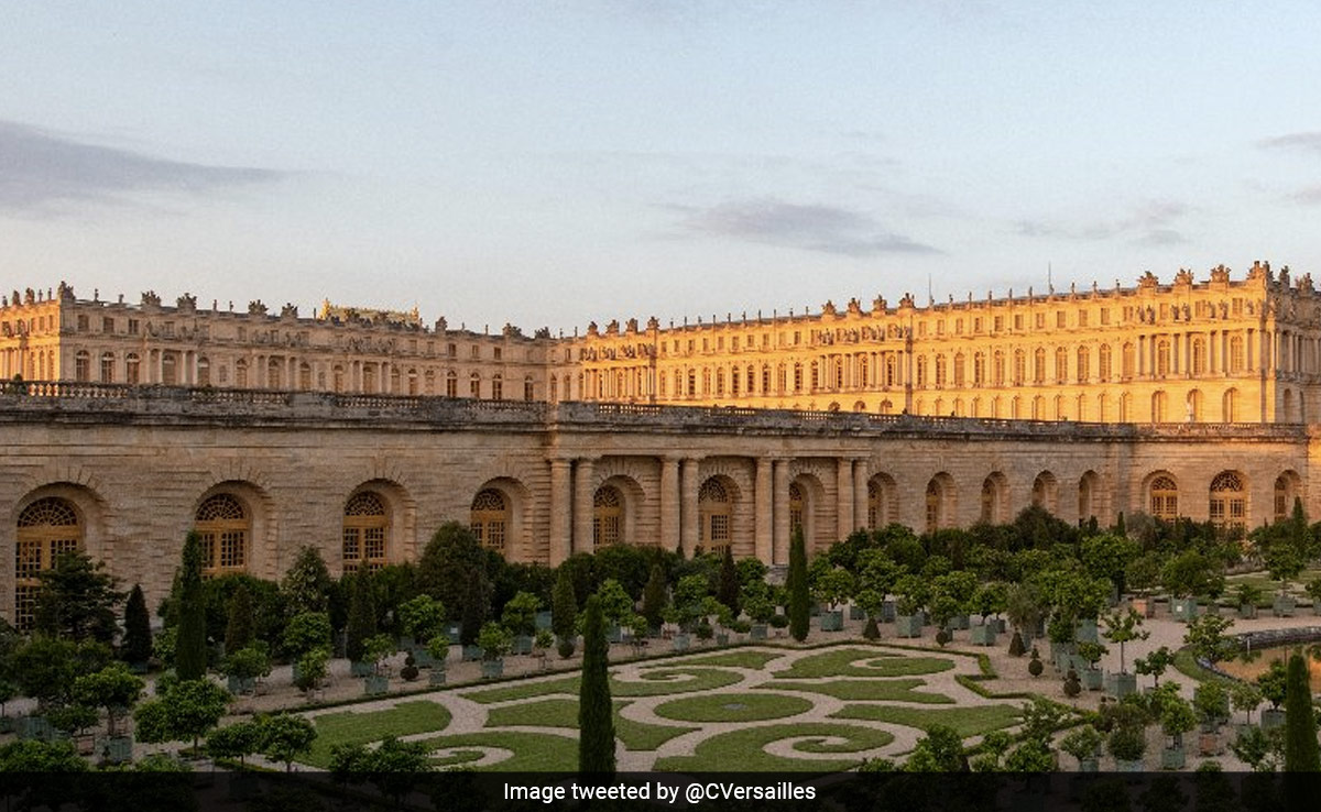 France's Palace of Versailles Evacuated After Bomb Threat: Report