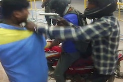 On Camera, Petrol Pump Employee Robbed At Gunpoint By 6 Men In Delhi On Camera, Petrol Pump Employee Robbed At Gunpoint By 6 Men In Delhi