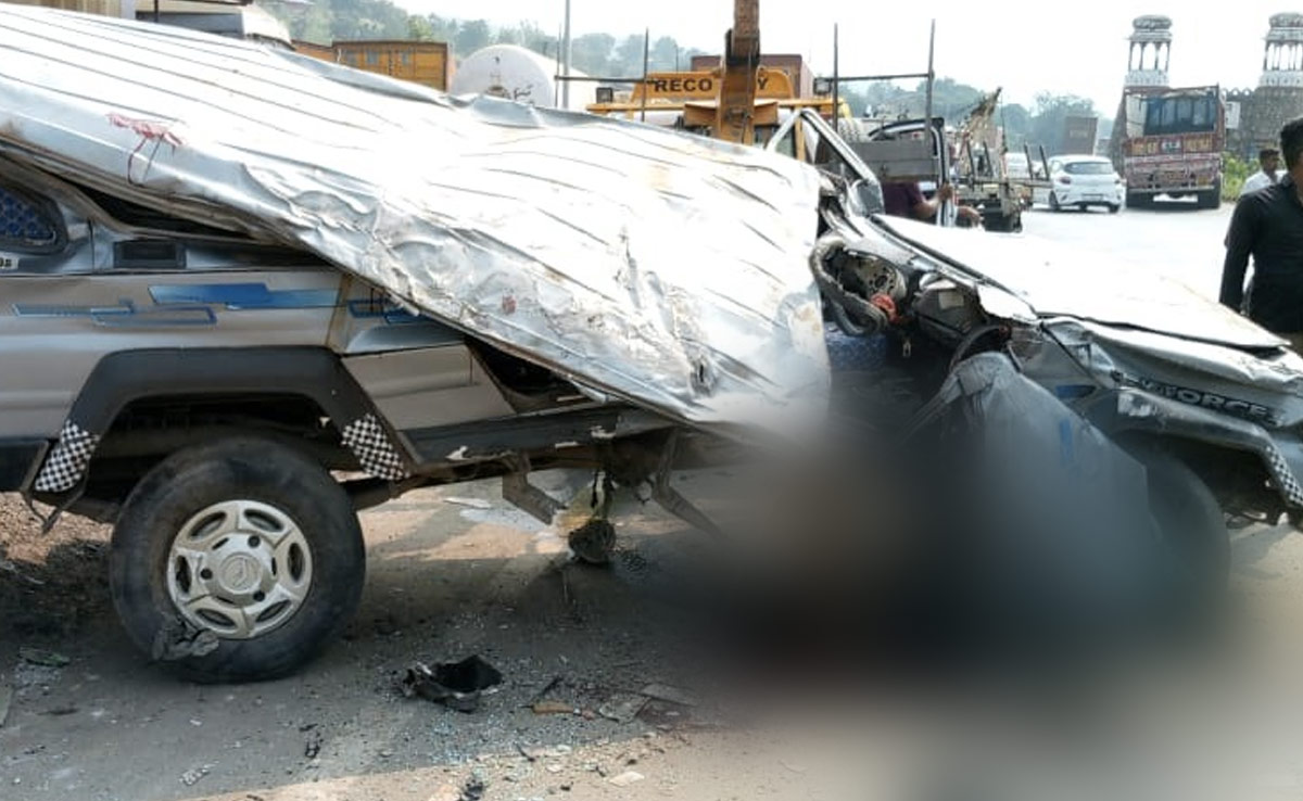 डूंगरपुर में बड़ा सड़क हादसा, 7 लोगों की दर्दनाक मौत, एक दर्जन घायल