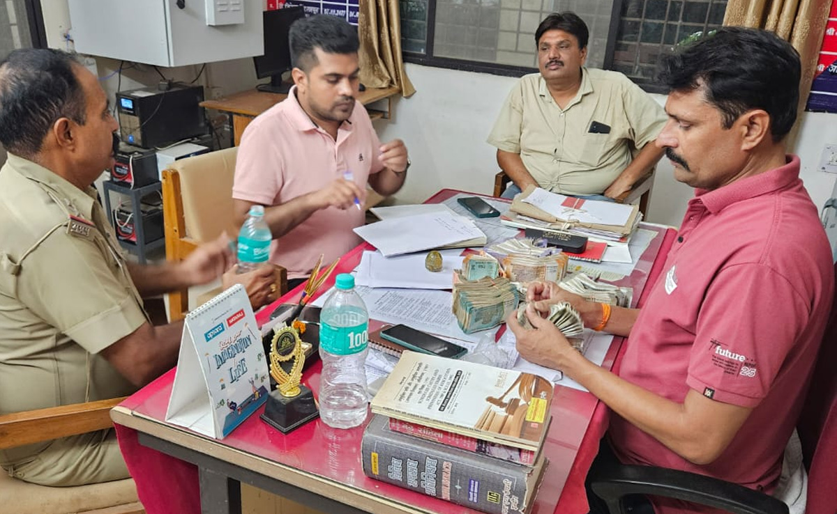 MP Election News: Squad Team ने दो कारों से 6 लाख से ज्यादा की नकदी की जब्त, हो सकता था चुनाव में गलत इस्तेमाल