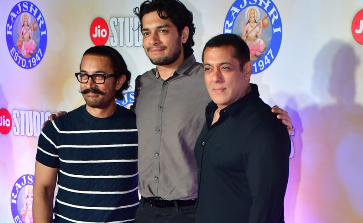 Viral: A Blockbuster Salman Khan-Aamir Khan Hug. Special Appearance By Junaid
