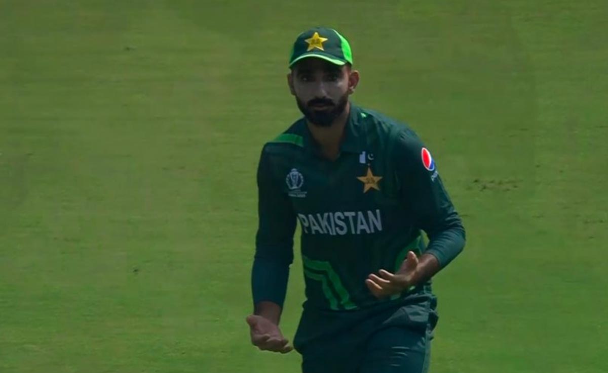 Aus vs Pak:  यह सिर्फ कैच ही नहीं था, ओसामा के माथे पर World Cup के पहले ही मैच में लगे ये 2 बड़े "धब्बे"