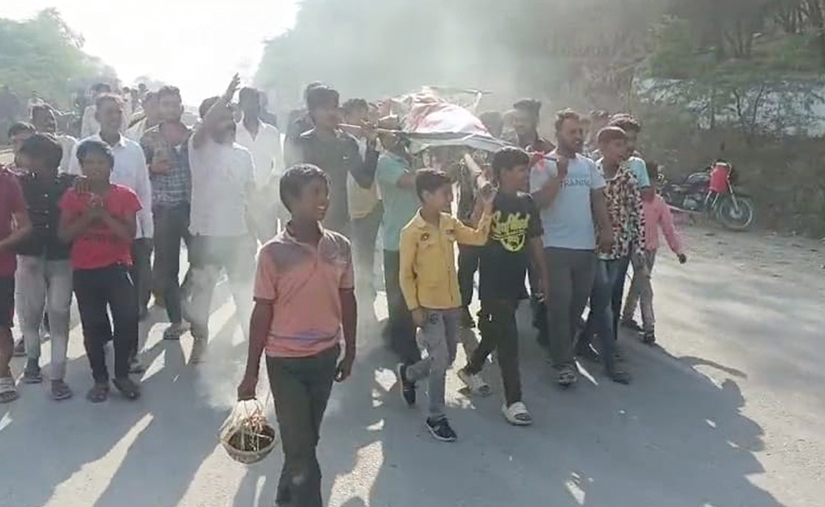 होम टाउन चित्तौड़गढ़ में भाजपा प्रदेश अध्यक्ष सीपी जोशी के पुतले की शवयात्रा, घर पर भी फेंके पत्थर