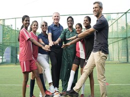 मुंबई में मैजिक बस का दौरा किया 1984 ओलंपिक बाधा दौड़ चैम्पियन मुतवक्किल मुंबई में मैजिक बस का दौरा किया 1984 ओलंपिक बाधा दौड़ चैम्पियन मुतवक्किल