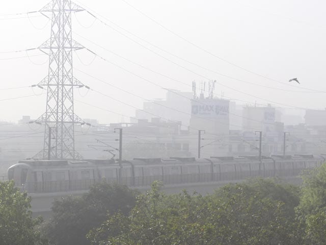 Video: दिल्ली की हवा हुई जहरीली, आज का औसत एक्यूआई 334