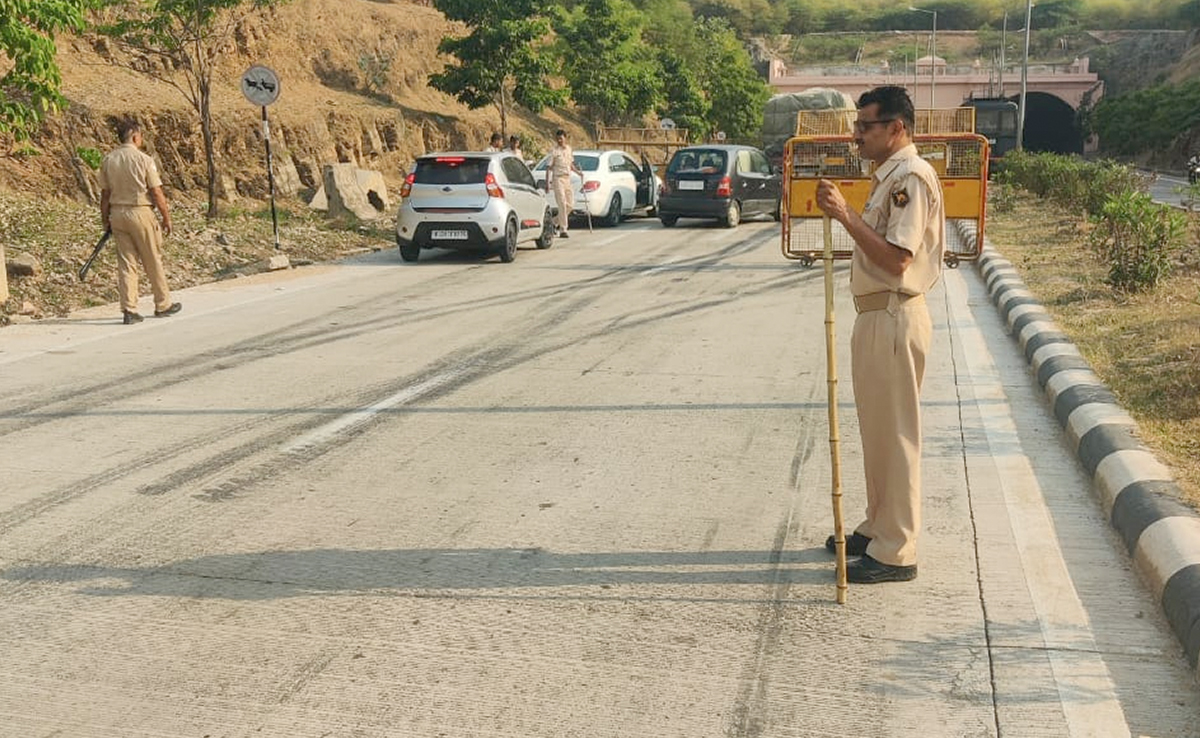 चुनाव से पहले बूंदी में पुलिस का बड़ा एक्शन, 23 लाख कैश और 9 लाख रुपए का तांबा किया जब्त