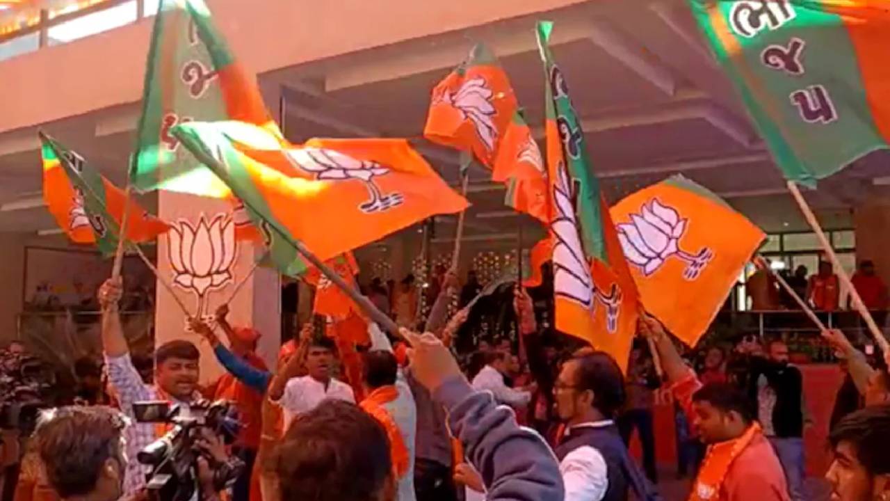 Assembly Elections: दल-बदल कर दो धुर प्रतिद्वंद्वियों के रण में उतरने से MP के बदनावर में दिलचस्प हुई भिड़ंत