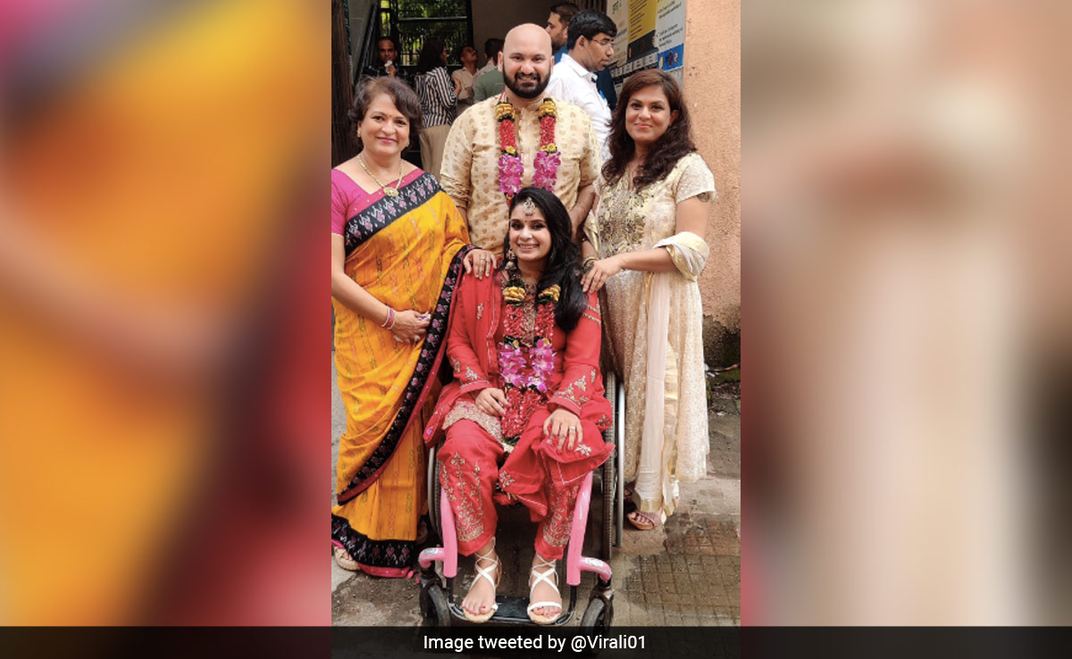 रजिस्ट्रार ऑफिस में नहीं थी लिफ्ट, शादी करने पहुंची दिव्यांग महिला को चढ़नी पड़ी सीढ़ी, नीचे नहीं आ सके अधिकारी