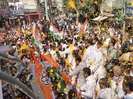 राजस्थान चुनावः नामांकन के दूसरे दिन पायलट सहित 31 उम्मीदवारों ने भरा पर्चा, कल से और बढ़ेगी रफ्तार राजस्थान चुनावः नामांकन के दूसरे दिन पायलट सहित 31 उम्मीदवारों ने भरा पर्चा, कल से और बढ़ेगी रफ्तार