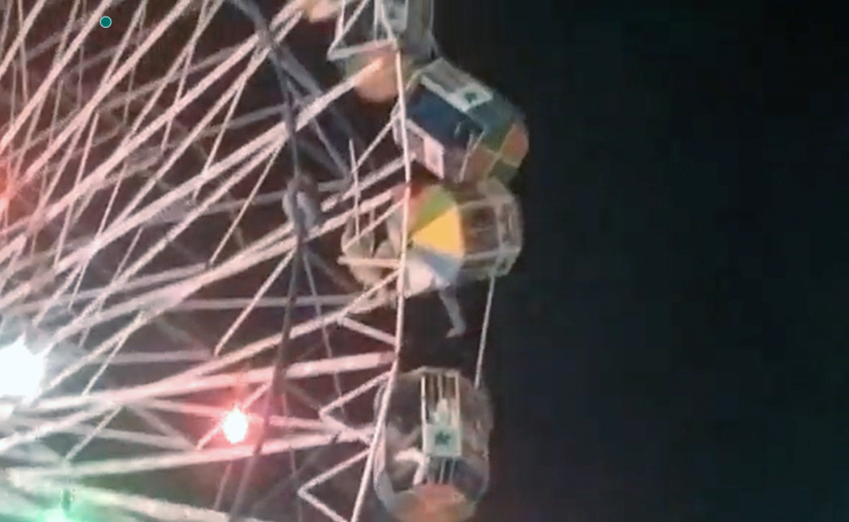 Watch: Ferris Wheel Stops Working Midway In Delhi's Ramlila Maidan, 20 Rescued