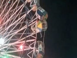Watch: Ferris Wheel Stops Working Midway In Delhi's Ramlila Maidan, 20 Rescued Watch: Ferris Wheel Stops Working Midway In Delhi's Ramlila Maidan, 20 Rescued
