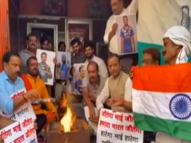 भारत बनाम पाकिस्तान आज, कई शहरों में हवन कर रहे हैं भारतीय फैन्स