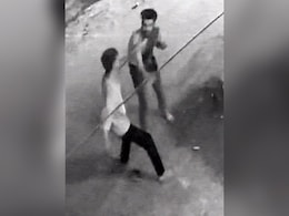 दिल्ली में 25 साल के युवक को चाकू से गोदा.. पत्थर से कुचला, मौत : पुलिस दिल्ली में 25 साल के युवक को चाकू से गोदा.. पत्थर से कुचला, मौत : पुलिस